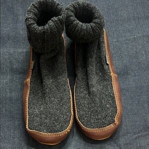 Acorn Men's Gray and Brown Boot Slippers